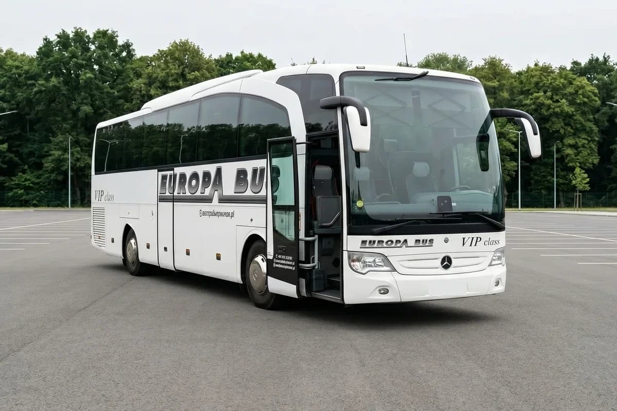 Аренда Mercedes Travego с водителем — автобус на 53 мест