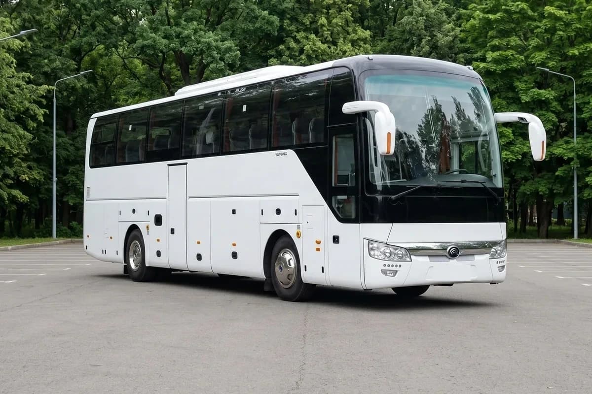 Аренда Yutong ZK6122H9 с водителем — автобус на 53 мест
