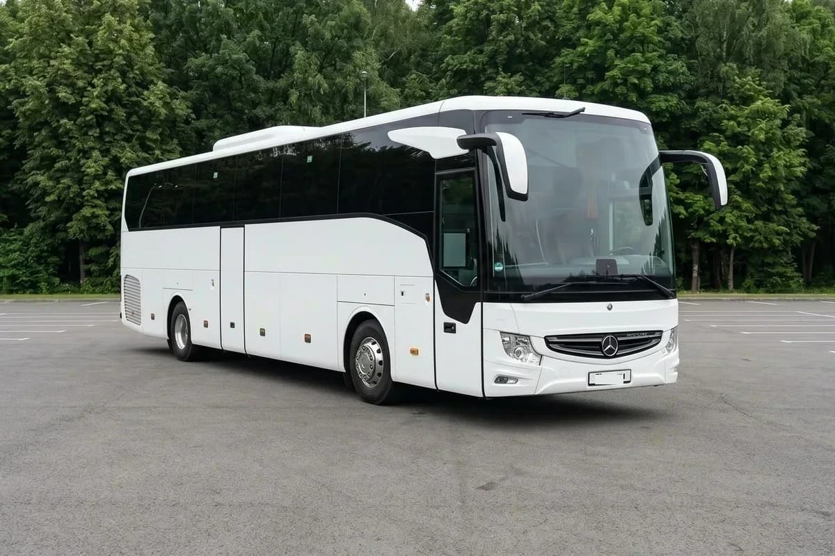 Аренда Mercedes Tourismo с водителем — автобус на 56 мест