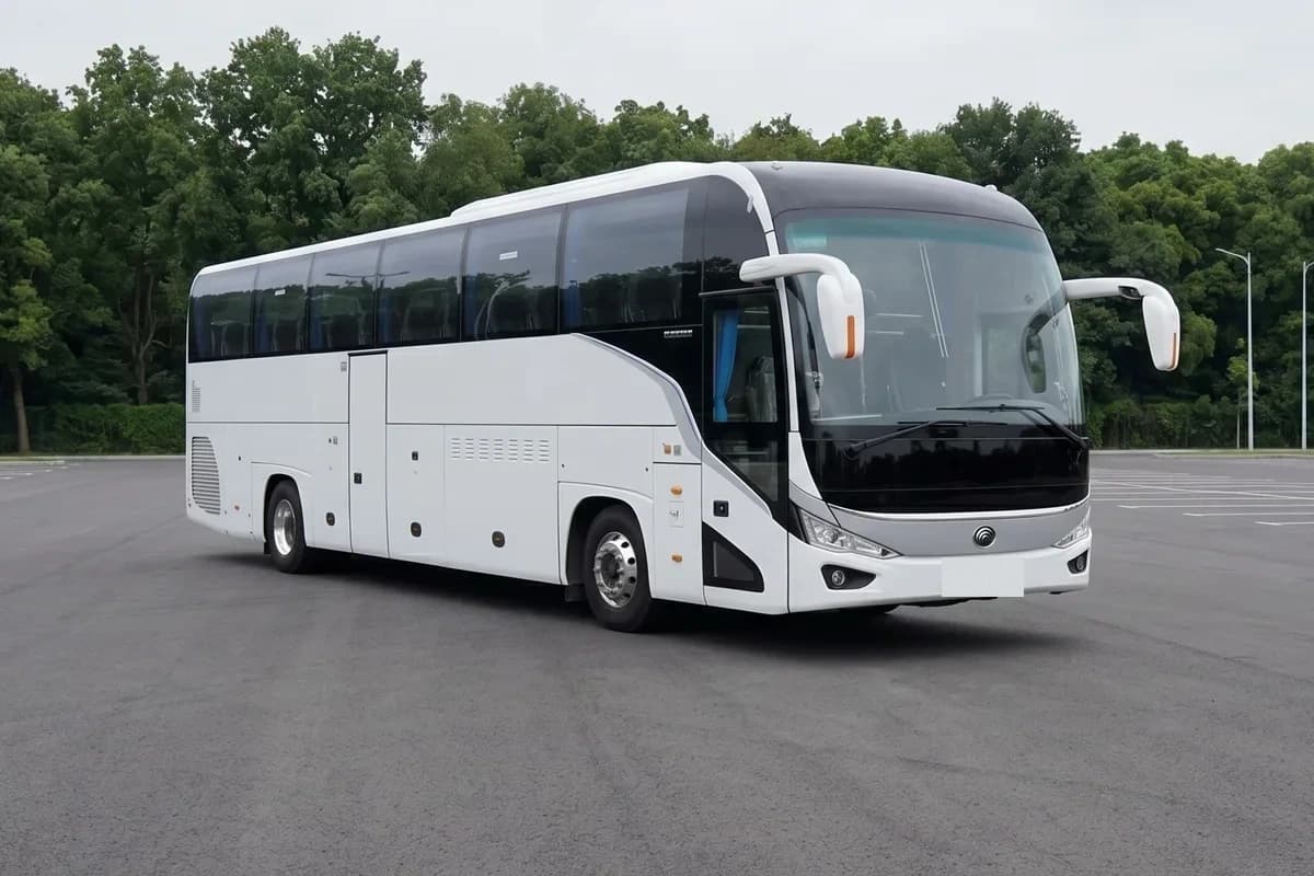 Аренда Yutong ZK6128H с водителем — автобус на 49 мест