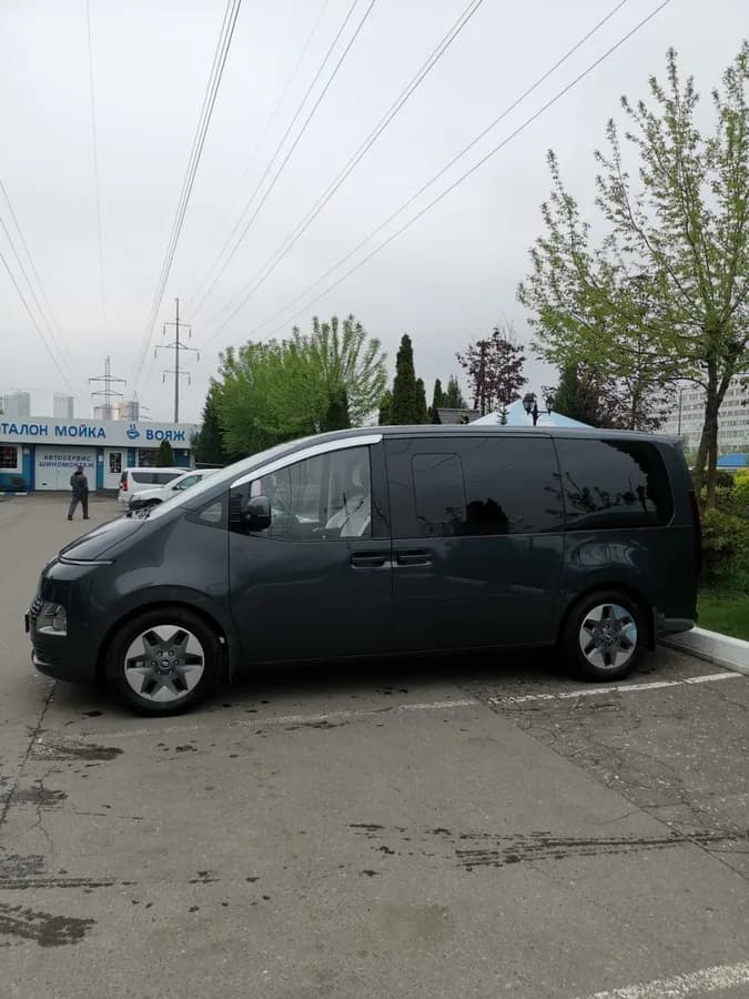Аренда Hyundai Staria с водителем — минивэн на 8 мест