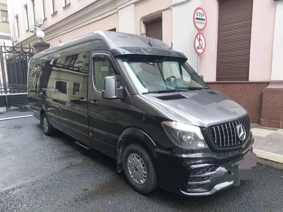 Аренда Mercedes Sprinter с водителем — микроавтобус на 20 мест